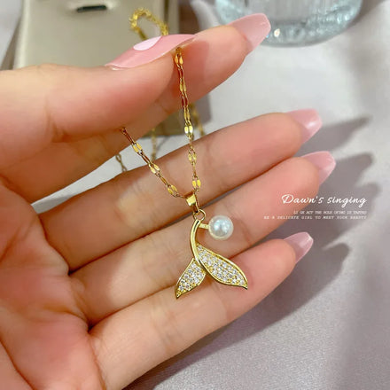 Fashion Minimalist 18k Gold Fishtail Pendant Necklace Temperament Pearl Mermaid Necklace for Women Girls