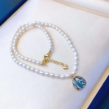 Women's Natural 38+5cm Freshwater Rice Shaped Pearl Necklace Abalone Shell Pendant Gold Beads 5-6mm Freshwater Pearl for Gift