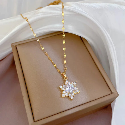 Sparkling Zircon Snowflake Pendant Necklace Stainless Steel Chain Gold Plated Zircon Snowflake Choker Necklace for Women Girls