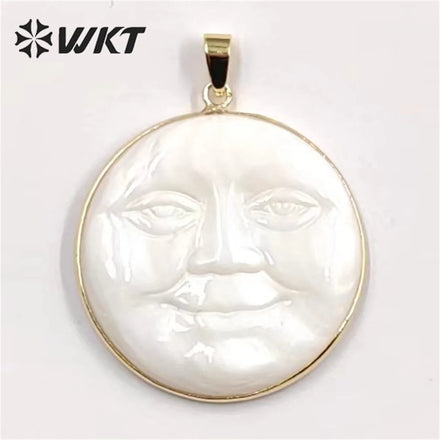 WT-JP334 Big Size 35MM Natural White Shell Sun Pendant Gold Bezel Unique Energy Hand Carved Smile Pendant for Necklace
