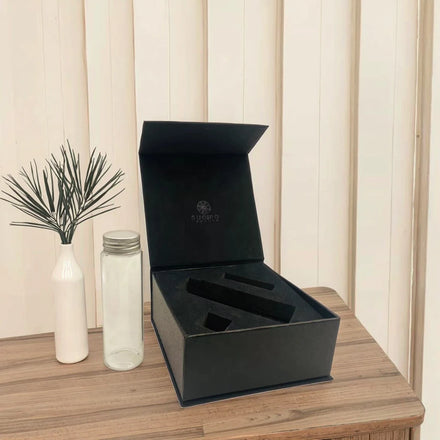 Custom Logo Black Luxury Waterproof Paperboard Magnetic Folding Packaging Embossing UV Printing Gift Box Closure with Foam