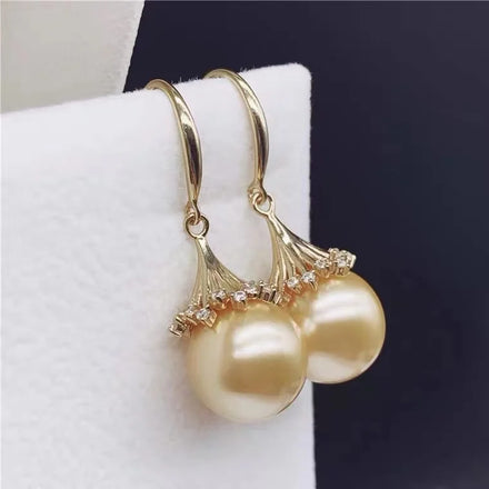 Women's 18K Gold AAAAA Grade Fashion Earrings Featuring 10-11mm Natural Golden South Sea Pearl Claw Setting Third Party Pearl