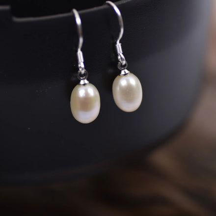 Wholesale 8-9mm Rice Shape Natural Freshwater Pearl Baroque Earring for Women Gift