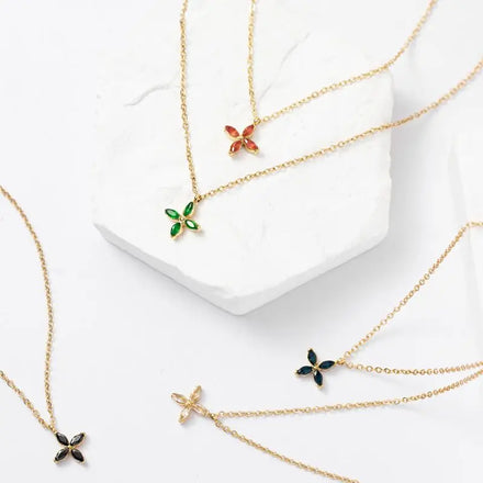 Delicate Plant Pendant Long Choker Necklaces Four Leaf Clover Pendant Gold Plated Stainless Steel Chain Necklaces