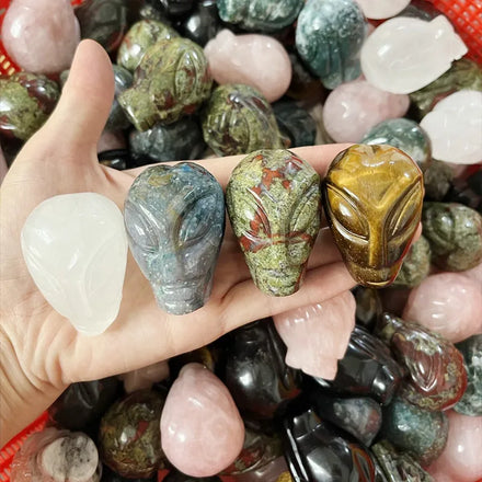 New Arrivals Natural Gemstone Carved Reiki Healing Crystals alien Head Figurine 50mm Small Head Carvings for Home Decoration