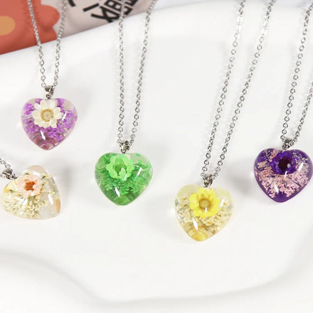 High Quality Fashion Resin Jewelry Love Shape Stainless Steel Pendent Beautiful Real Dried Flower Necklace for Lady