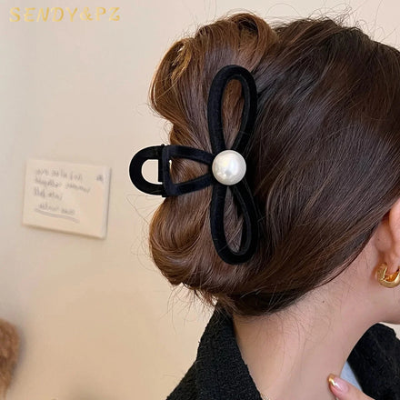 French Elegant Black Hair Accessories Velvet Pearl Hair Claw Clips Flower Petal Shape Vintage Graceful Women Hair Clips