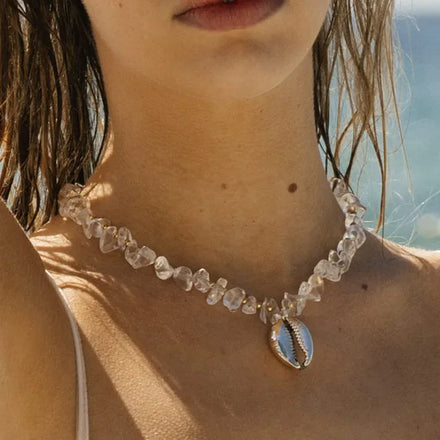 Maiou Boho Handmade Vintage Clear Irregular Beaded Big Gold Shell Pendant Choker Necklace Jewelry for Women Ladies