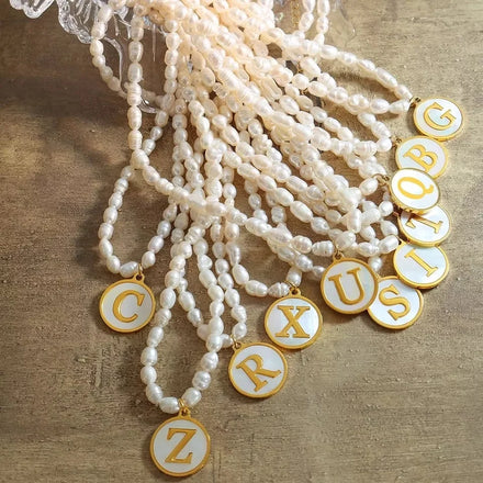 Maiou Waterproof Luxury White Shell 26 Letter Handmade Freshwater Pearl Beaded Initial Pendant Necklace Jewelry for Women