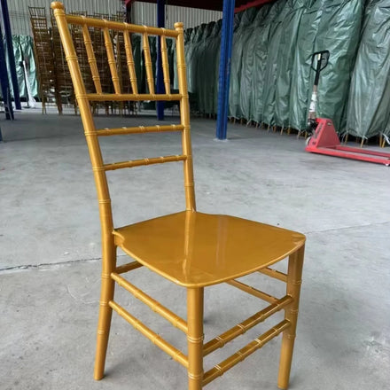 Wholesale Luxury Stackable Waterproof Chair Party Banquet Wedding Guest Hotel Outdoor Living Room pp Plastic Chiavari Resin