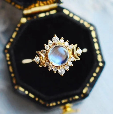 New Arrival Gorgeous Gold Plated Moonstone Wedding Rings Shiny Crystal Moon Goddess Rings for Women