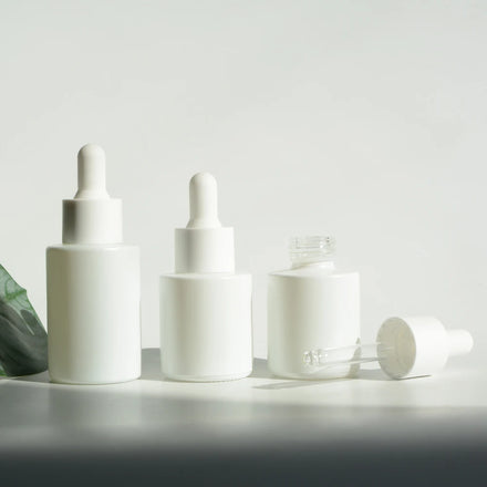 Wholesale 20ml 30ml Serum Dropper Bottles Frosted Pearl White Flat Shoulder Glass Bottle Essential Oil Perfume