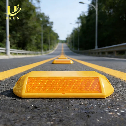 CE Certified Traffic Safety 3M Road Outline Reflector UK-R003 Reflective Pavement Marker Cat Eye Yellow Color Plastic Road Stud
