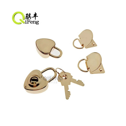 Qifeng Sells Heart-shaped Iron Lock Buckles in Bulk and Electroplated Concentric Lock Decorative Buckles
