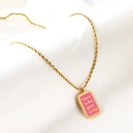 Simple Personality Design Exquisite Stainless Steel Female Pendant Necklace Custom Pvd 18k Gold Plated Letter Jewelry Necklace