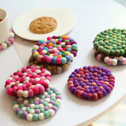 2024 Cute Round Wool Felt Coasters Handmade Modern Design Ball Poke Place Mat Colorful Insulated Coaster Placemats