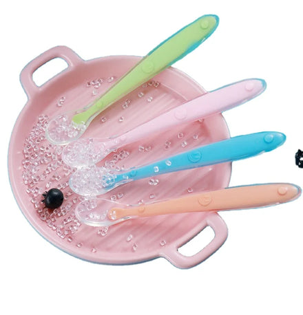 Eco-Friendly Food Grade Silicone Training Spoon for Babies and Children with High Temperature Resistance and Cute Design