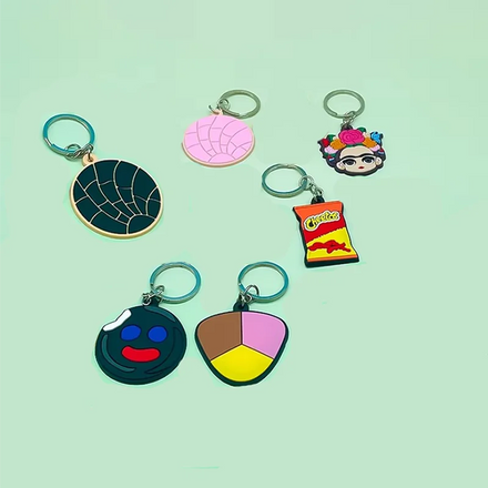 Newest Designer Kids Birthday Fans Souvenir Car Key Pendant Keyrings Various Styles in Rubber Material