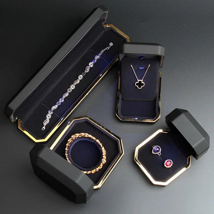 Color Baking Paint LED Lighted Jewelry Proposal Diamond Ring LED Lighting Octagonal Ring Box Jewelry Box BT218