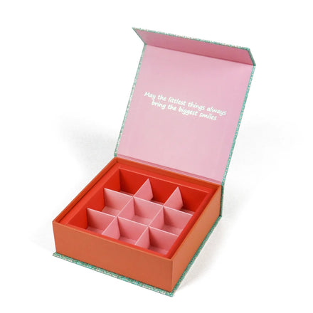 clear Lid Treat Boxes Gift Packaging Cardboard Box Magnetic Closure Paper Customized Food Grade Candy Chocolate Box with Slots