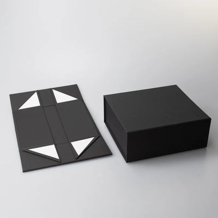 Fast Delivery Factory Cardboard Paper Foldable Magnetic Matte Black Luxury Recyclable Gift Box Embossing Closure for Clothes