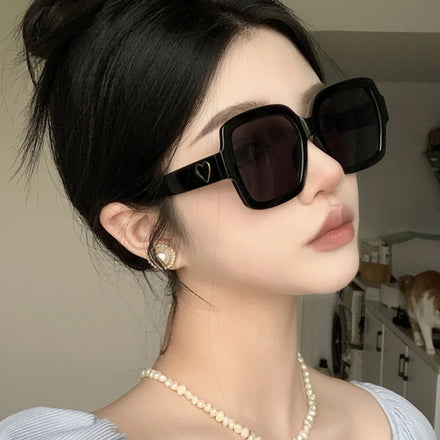 Wholesale Shades Fashion Retro Love Heart Custom Sunglasses Women Oversized Big Frame Square Sunglasses Style