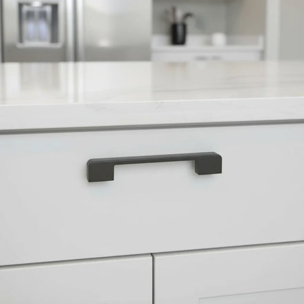 Black Brass Modern Durable Cabinet Pulls for Bedroom Outdoor Use-Elegant Kitchen Furniture Handles with Easy Installation