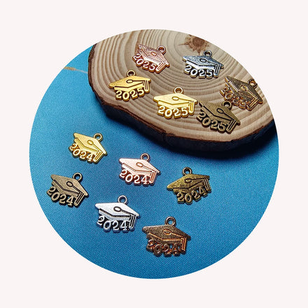 Graduation Hat Zinic Alloy Metal Pendant Charms Antique Silver/Copper With Year Number for Keychain Bracelet Necklaces Jewelry