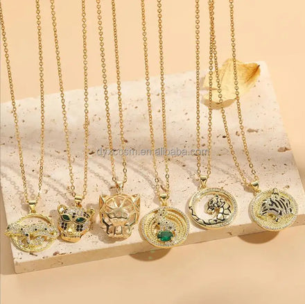 Trendy 18K Gold Plated Pendant Necklace Collar Bone Jewelry Zircons Animal Design for Women Fine Jewelry Sweater Chain