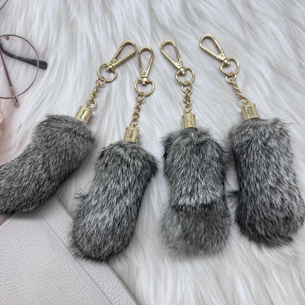 Natural Color Lucky Rabbit Feet Shape Key Chain Pendant Custom Real Rabbit Fur Keychain Decoration Rabbit Feet Keychains