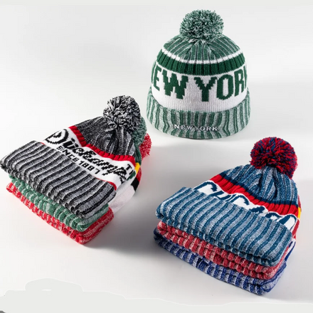 Custom Eco-friendly Unisex Knit Cuffed Acrylic Jacquard Winter Warm Ski Cap Bobble Hats Pom Pom Beanies Letter for Beach Travel