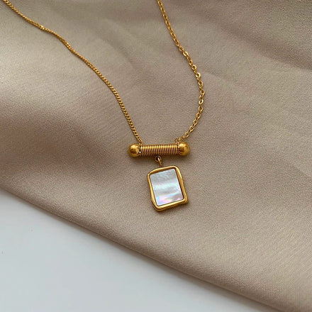 Stainless Steel Spiral Bar Natural White Shell Necklace Irregular Medallion Necklaces Women French Chic Vintage Elegant Jewelry
