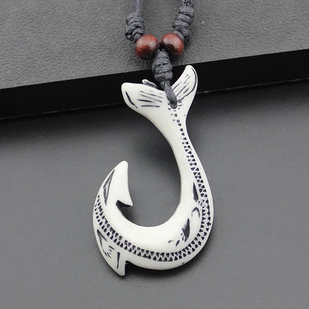 Retro New Zealand Maori Tribal Fishhook Necklaces Traditional Handmade Carved Imitate Yak Bone Resin Fish Hook Pendant Necklace
