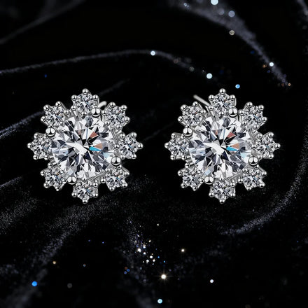 Romantic S925 Sterling Silver Sweet Snowflake Vvs D Colour 1CT Moissanite Stud Earrings Earrings for Women Gift
