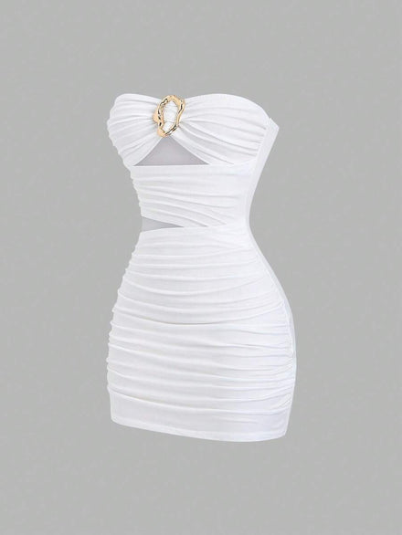 Sweetra Mini Fitted and Sexy Dress for Women with Metallic Buckle Strapless