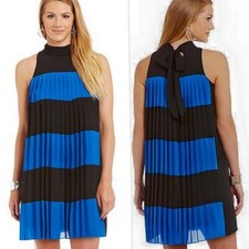 Vestido recto MAGGY LONDON para mujer 10 Georgette plisado trapecio cuello atado azul NUEVO