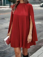 Vestido plisado rojo Soleil con manga asimétrica dividida | Fiesta de moda para mujer